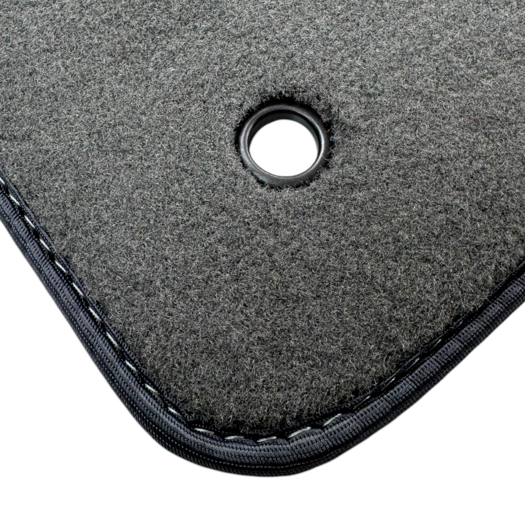 Gray Floor Mats for Jeep Cherokee KL (2014-2024) | AutoWin